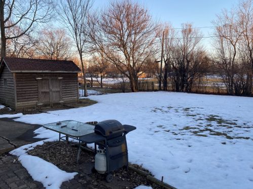 402 Illini Dr, Carol Stream, IL 60188-1554