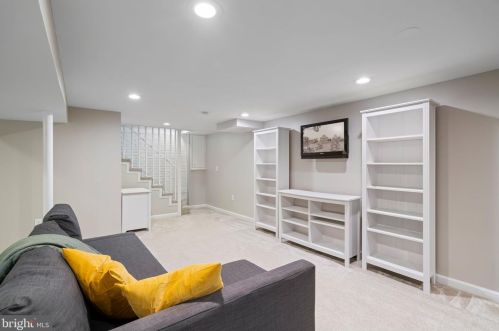 8811 Kenilworth Dr, Springfield VA  22151-1103 exterior