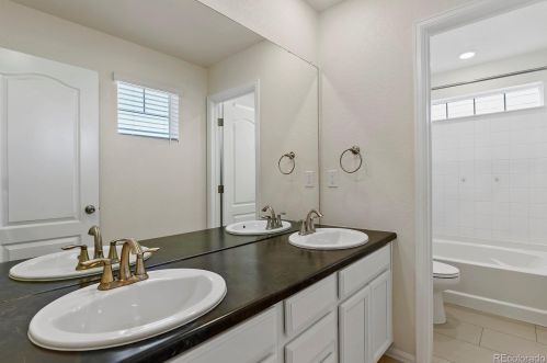 1075 Grand Baker Ct, Aurora CO  80018 exterior