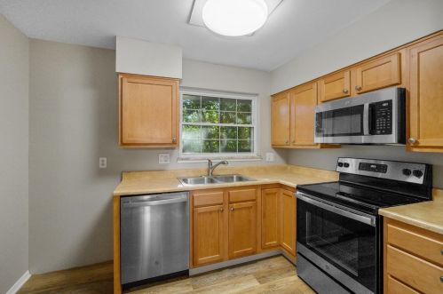 1590 Fawnvista Ln, Cincinnati OH 45246-2039 exterior