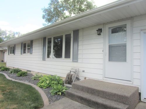49519 230th St, Morris, MN 56267-4406