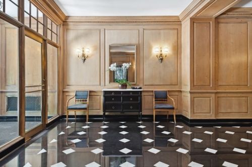 1530 State Pkwy, Chicago, IL 60610-1889