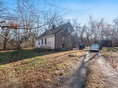 295 Camp Ave, North Kingstown, RI 02852-4001