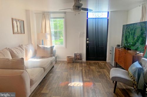 933 Grand St, Harrisburg, PA 17102-1719