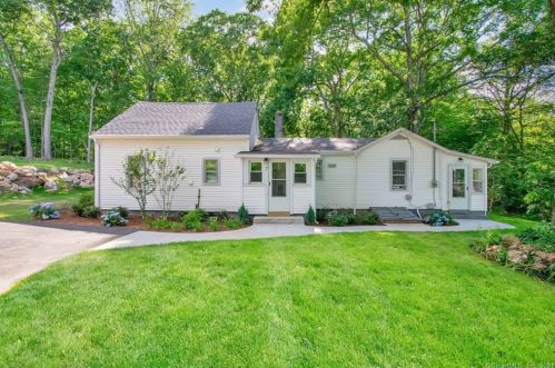 7 Old Coach Rd, East Hampton, CT 06424-1751
