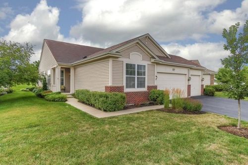 843 Scottsdale Dr, Pingree Grove, IL 60140-5400