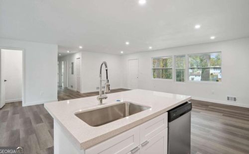 2950 Heather Dr, Atlanta GA  30344-1944 exterior