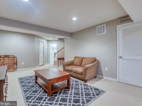 12 Payne St, Charles Town WV 25414-5536 exterior