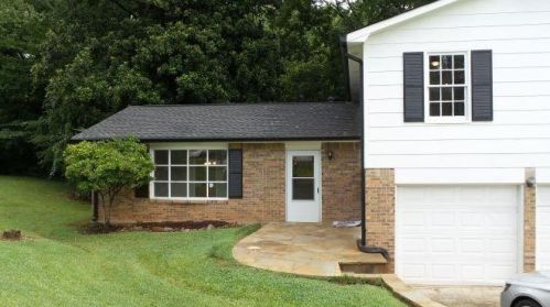 1052 Martin Nash Rd, Lilburn, GA 30047-1958