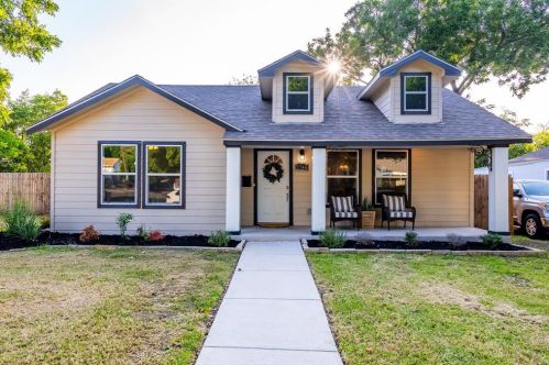2748 Ryan Ave, Fort Worth TX  76110-3028 exterior