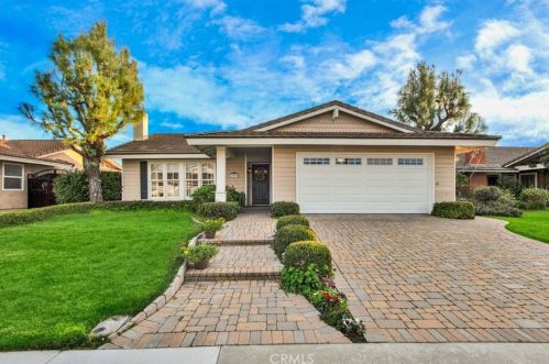 10406 La Sombra Ave, Santa Ana, CA 92708-5211
