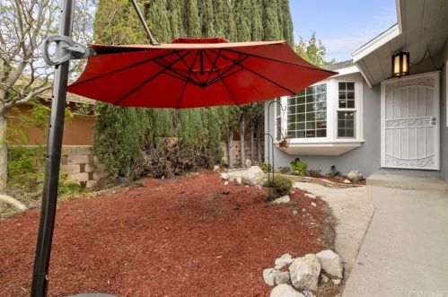 3637 Fairesta St, Glendale CA 91214-1804 exterior