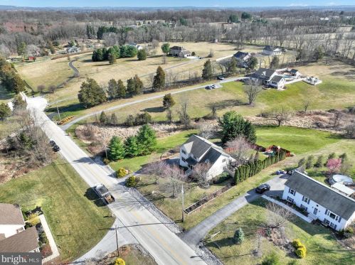 110 Vida Ln, York, PA 17315-2084