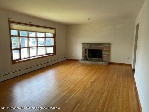 2206 Mahoney Dr, Point Pleasant Beach, NJ 08742-3819