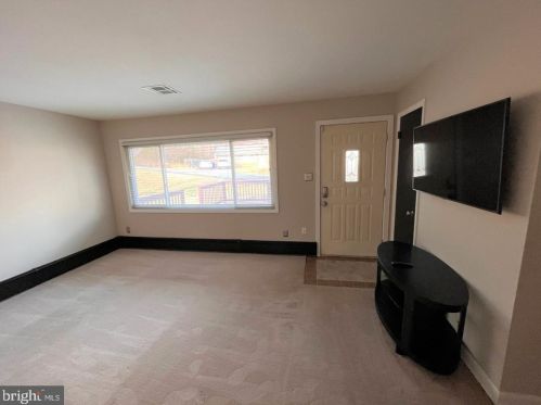 18949 Barnette Cir, Triangle VA  22172-2138 exterior