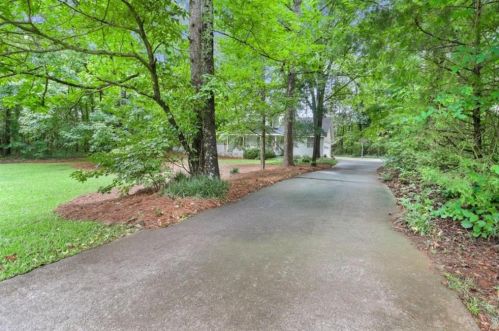 100 Bent Arrow Dr, Stockbridge GA  30281-4839 exterior