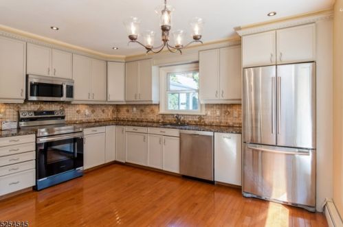 2 Green Tree Ln, Dover NJ  07801-4420 exterior