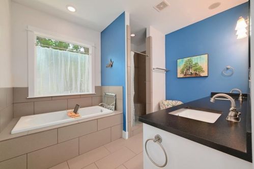 2003 Alegria Rd, Austin TX  78757-3219 exterior