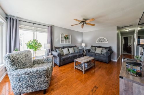 51 Eastfield Rd, Boulder Hill, IL 60538-2401