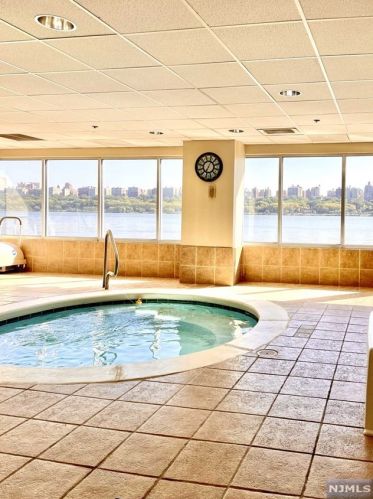 339 The Promenade, Edgewater NJ  07020-2122 exterior