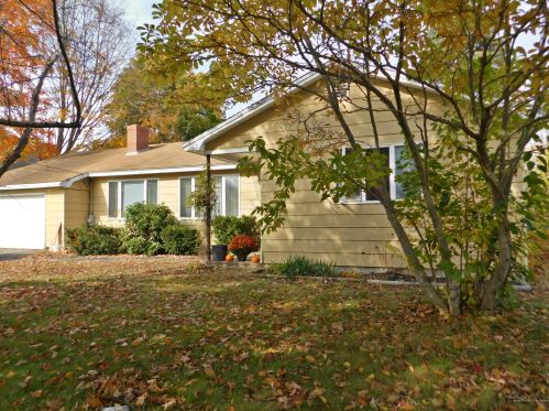 13 Yarmouth Rd, Gray, ME 04039-9508