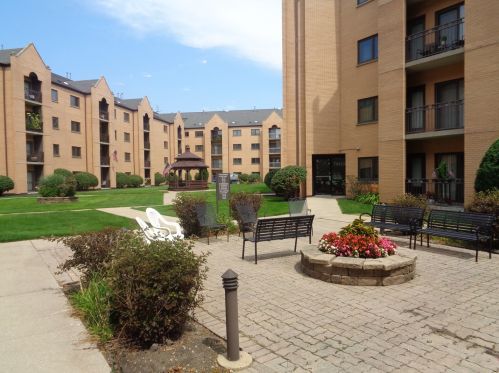 7400 Lawrence Ave, Chicago IL  60706-3475 exterior