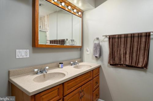 6132 Shady Side Rd, Shady Side MD exterior