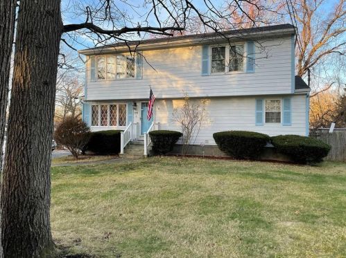 135 Reynolds Ave, Warwick, RI 02889-8726