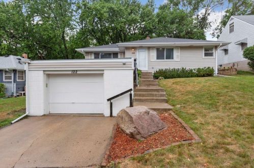 122 16th Ave, South Saint Paul, MN 55075-2138