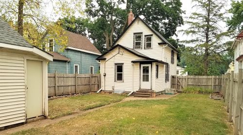 996 Charles Ave, Saint Paul MN  55104-2616 exterior