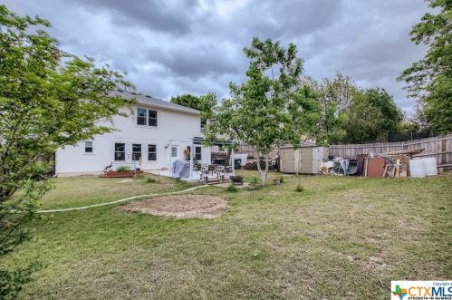 1329 Amberwood Loop, Uhland TX 78640-5515 exterior