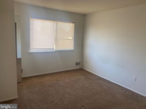 701 Woodchip Rd, Lumberton Township, NJ 08048-4237