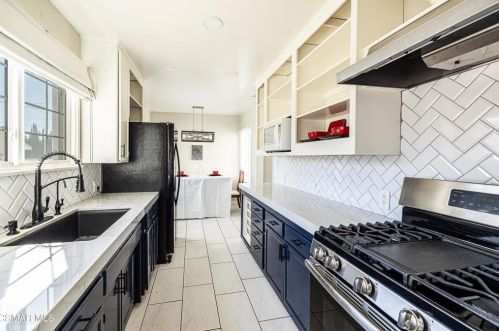 7662 Paso Robles Ave, Van Nuys CA  91406-2141 exterior