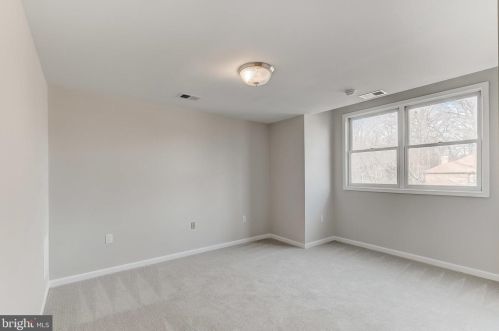 6125 Wooded Run Dr, Columbia MD 21044-3800 exterior