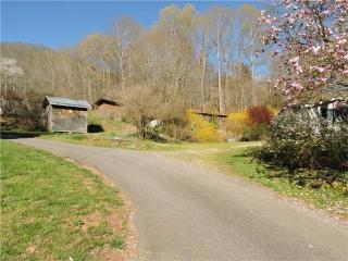 11 Vance Knob Ln, Weaverville NC  28787-8883 exterior