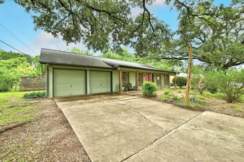 2608 Choctaw Trl, Austin TX  78745-1512 exterior