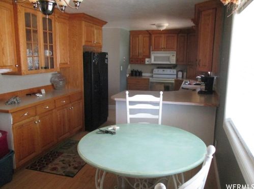 490 Hillcrest Dr, Roosevelt, UT 84066-2217