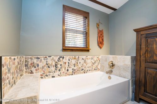 18 Francis Mills Rd, East Freehold NJ  07728-7944 exterior
