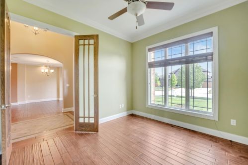 1100 Hyde Park, Crown Point IN 46307-7881 exterior