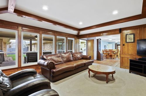 1932 Chesham Dr, Carrollton TX 75007-2403 exterior