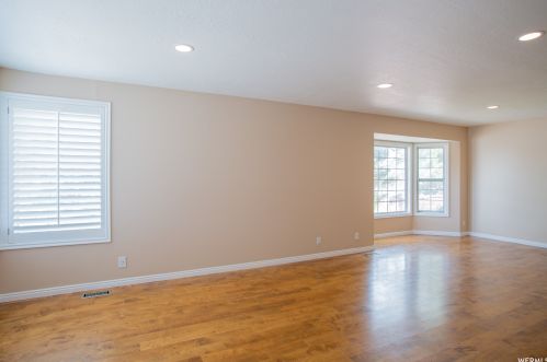 8641 Alta Cv Dr, Sandy UT 84093-1699 exterior