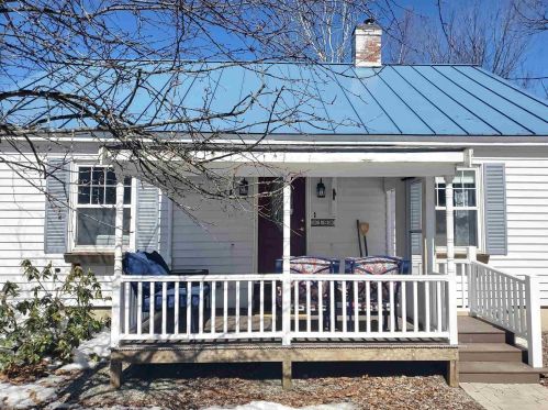 19 Hartford St, Unity, NH 03743-3217