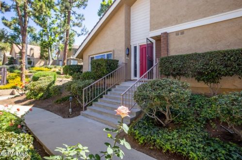 361 Sprucewood Ave, Calabasas, CA 91377-1229