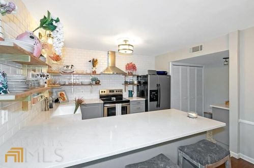 56 Cantey Pl, Atlanta GA  30327-4082 exterior