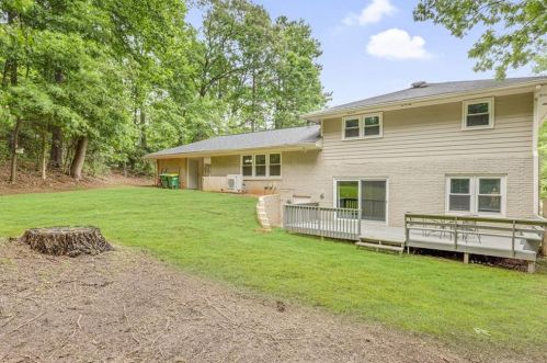 6896 Lockridge Dr, Atlanta GA  30360-1515 exterior