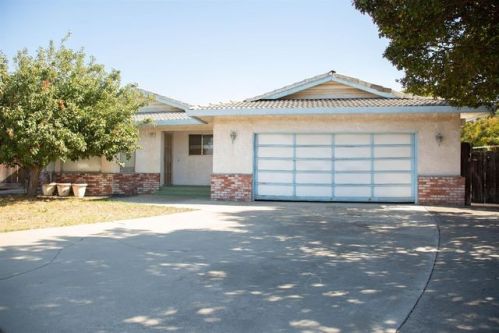 220 Keene Ct, Turlock, CA 95382-1717