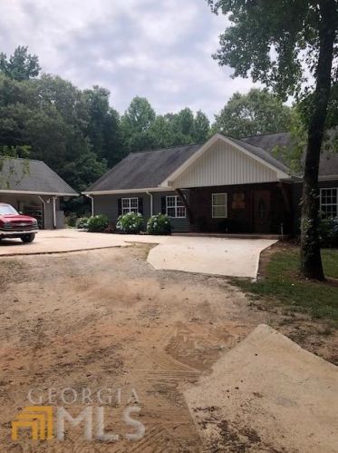 457 Whiskey Still Dr, Cleveland, GA 30528-3728
