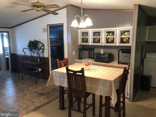 110 Dovefield Dr, Lancaster PA  17603-4686 exterior