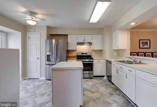 8725 Stone Hill Pl, Springfield VA  22153-1718 exterior