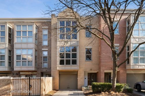 2331 Wayne Ave, Chicago, IL 60614-3118